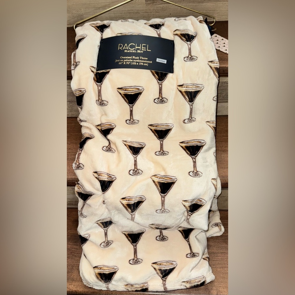 🥰 Oversized Plush Throw blanket Featuring an Espresso Martini 🍸 pattern 60”x 70”